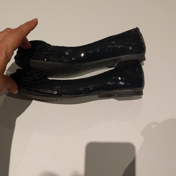 🌺🌸 Beautiful flats by Adrienne Vittadini - Picture 4 of 6